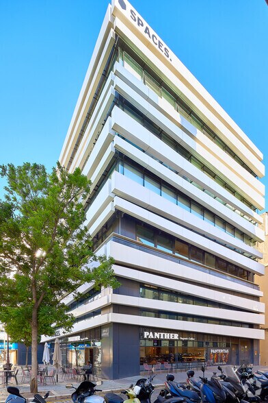 Calle de Martín Villa, 2 A, Sevilla, Sevilla à louer - Photo de l’immeuble – Image 3 sur 4