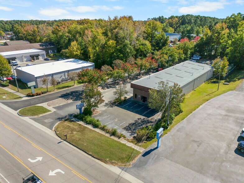 4533 Hillsborough Rd, Durham, NC à louer - Photo de l’immeuble – Image 3 sur 38