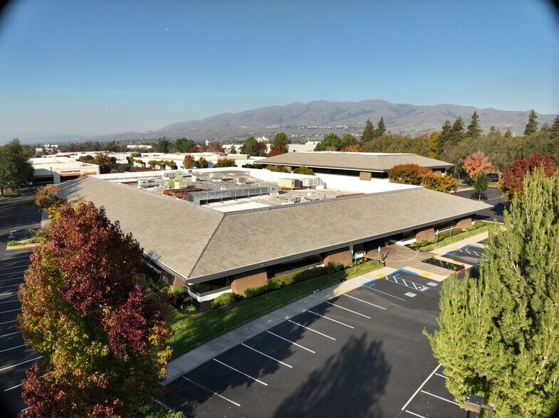 688-698 Gibraltar Ct, Milpitas, CA à louer – Image 3 sur 10