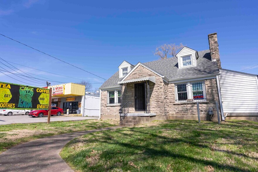 2115 Crums Ln, Louisville, KY à vendre - Photo de l’immeuble – Image 3 sur 30
