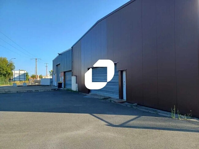 Plus de détails pour Local d'activités à louer