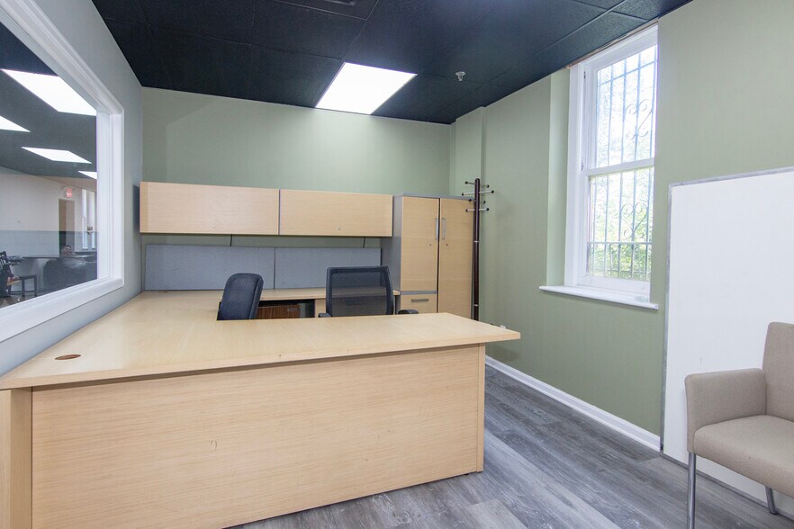 30-07 39th Ave, Long Island City, NY à louer - Photo de l’immeuble – Image 3 sur 7