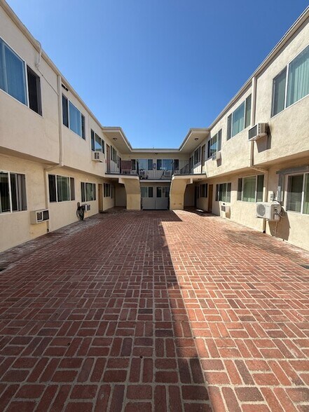 1530 E Broadway, Glendale, CA à vendre - Photo de l’immeuble – Image 3 sur 10