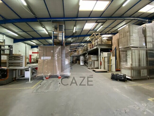 Plus de détails pour Bureau, Local d'activités à louer