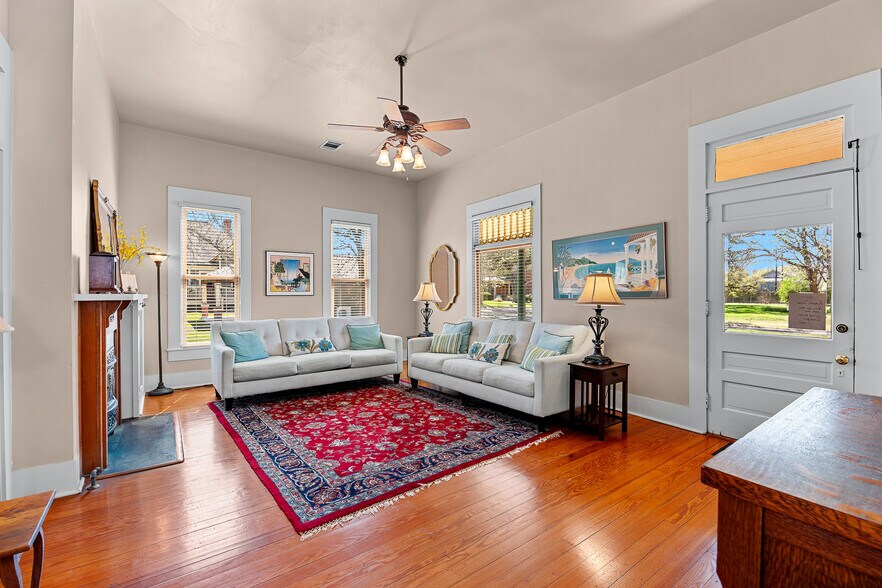 903 Forest St, Georgetown, TX à vendre - Hall d’entrée – Image 2 sur 12