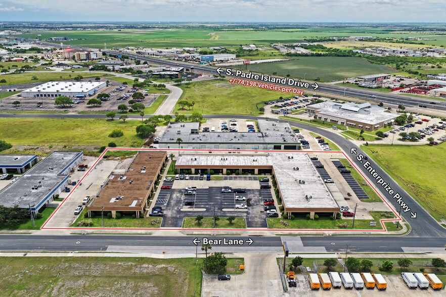 5541 Bear Ln, Corpus Christi, TX à vendre - Photo de l’immeuble – Image 2 sur 19