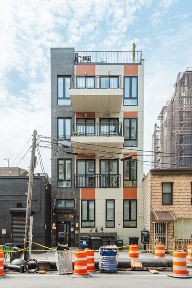 56 Frost St, Brooklyn, NY à vendre - Photo de l’immeuble – Image 2 sur 31