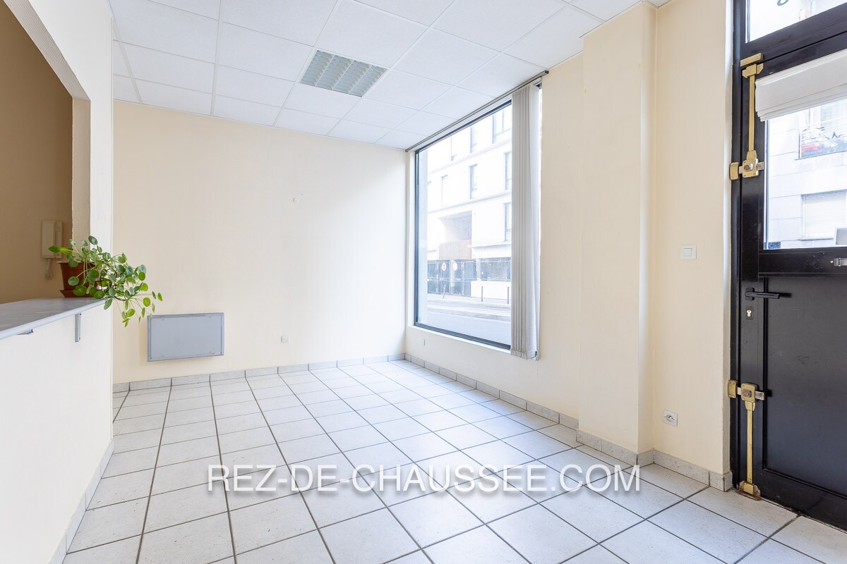 Local commercial dans Paris à vendre Photo de l’immeuble– Image 1 sur 13
