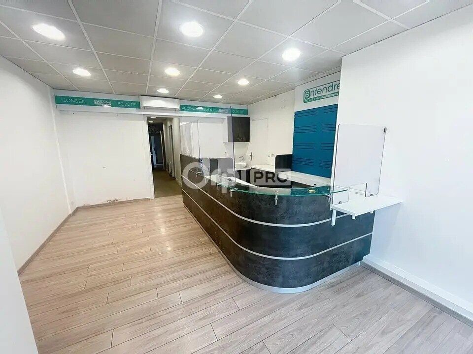 Bureau dans Brive-la-Gaillarde à louer Hall d’entrée– Image 1 sur 9