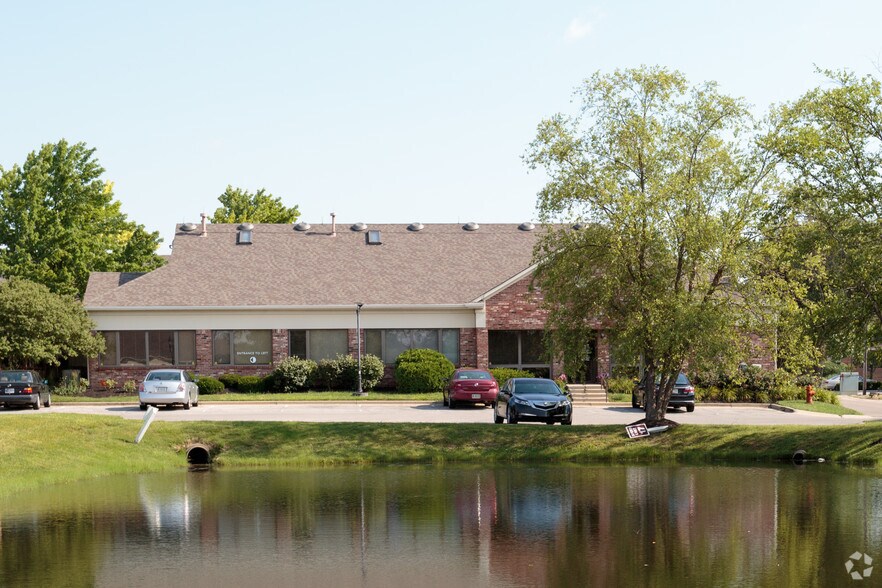 301 E Carmel Dr, Carmel, IN à louer - Photo de l’immeuble – Image 3 sur 8