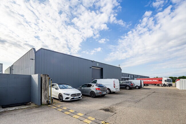 Plus de détails pour Local d'activités à louer