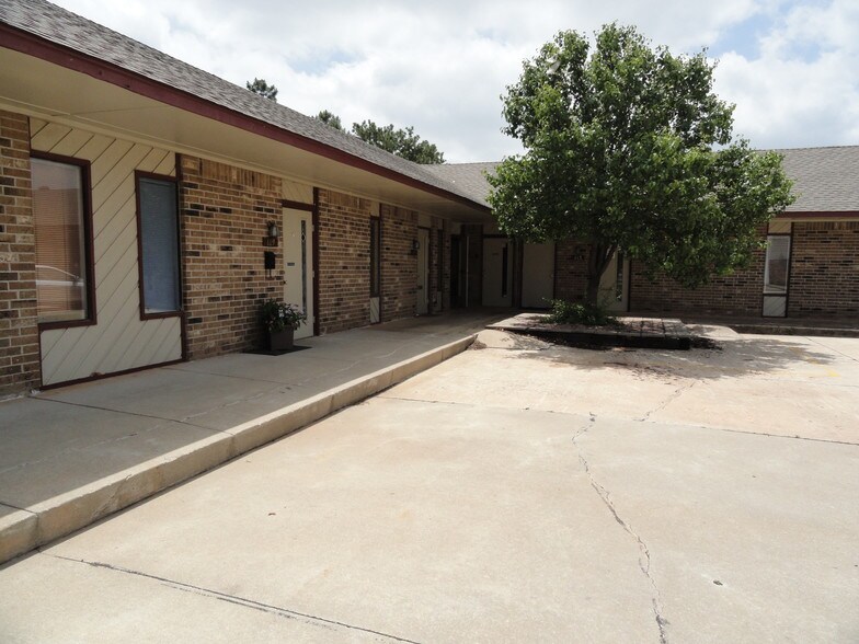 9212 N Rockwell Ave, Oklahoma City, OK à vendre - Photo de l’immeuble – Image 2 sur 8