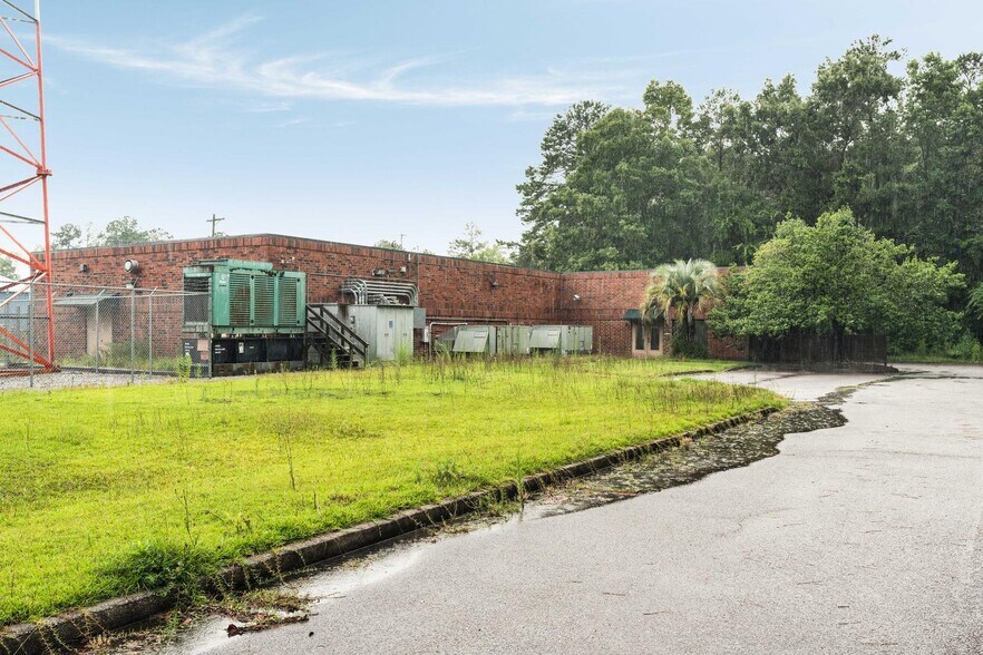 4920 Appian Way, North Charleston, SC à louer - Photo de l’immeuble – Image 2 sur 17