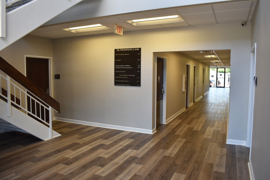 176 Thompson Ln, Nashville, TN à louer - Photo de l’immeuble – Image 3 sur 10