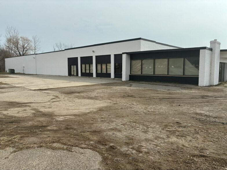 65700 Gratiot Ave, Lenox, MI à louer - Photo de l’immeuble – Image 2 sur 16