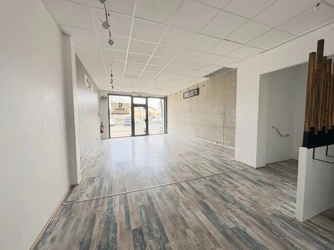 Plus de détails pour Local commercial à louer
