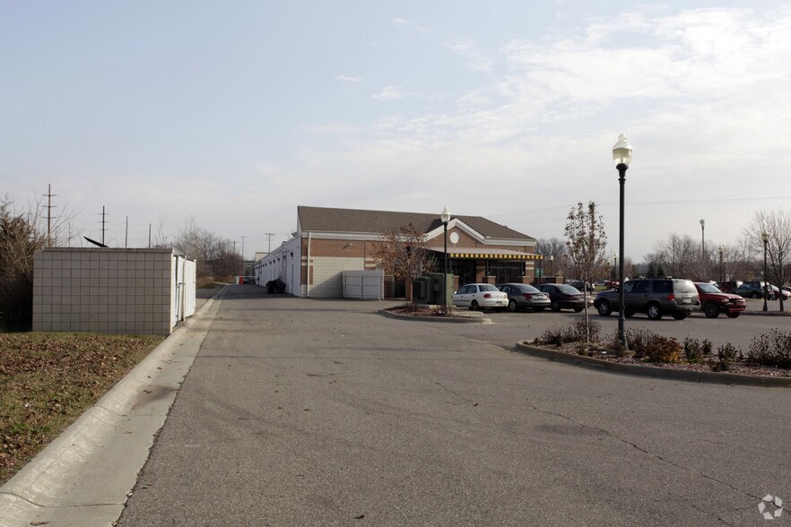 3110-3190 W Silver Lake Rd, Fenton, MI à louer - Photo de l’immeuble – Image 2 sur 6