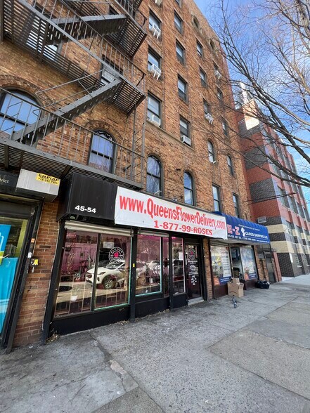 4554 43rd St, Sunnyside, NY à louer - Photo de l’immeuble – Image 2 sur 10