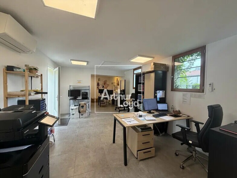 Bureau dans Brie-Comte-Robert à louer - Photo de l’immeuble – Image 3 sur 7