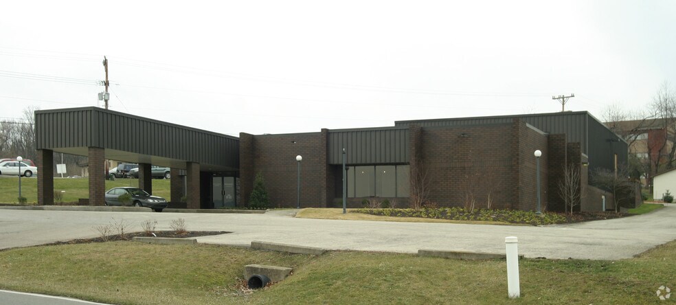 630 Cherry Tree Ln, Uniontown, PA à louer - Photo de l’immeuble – Image 1 sur 3