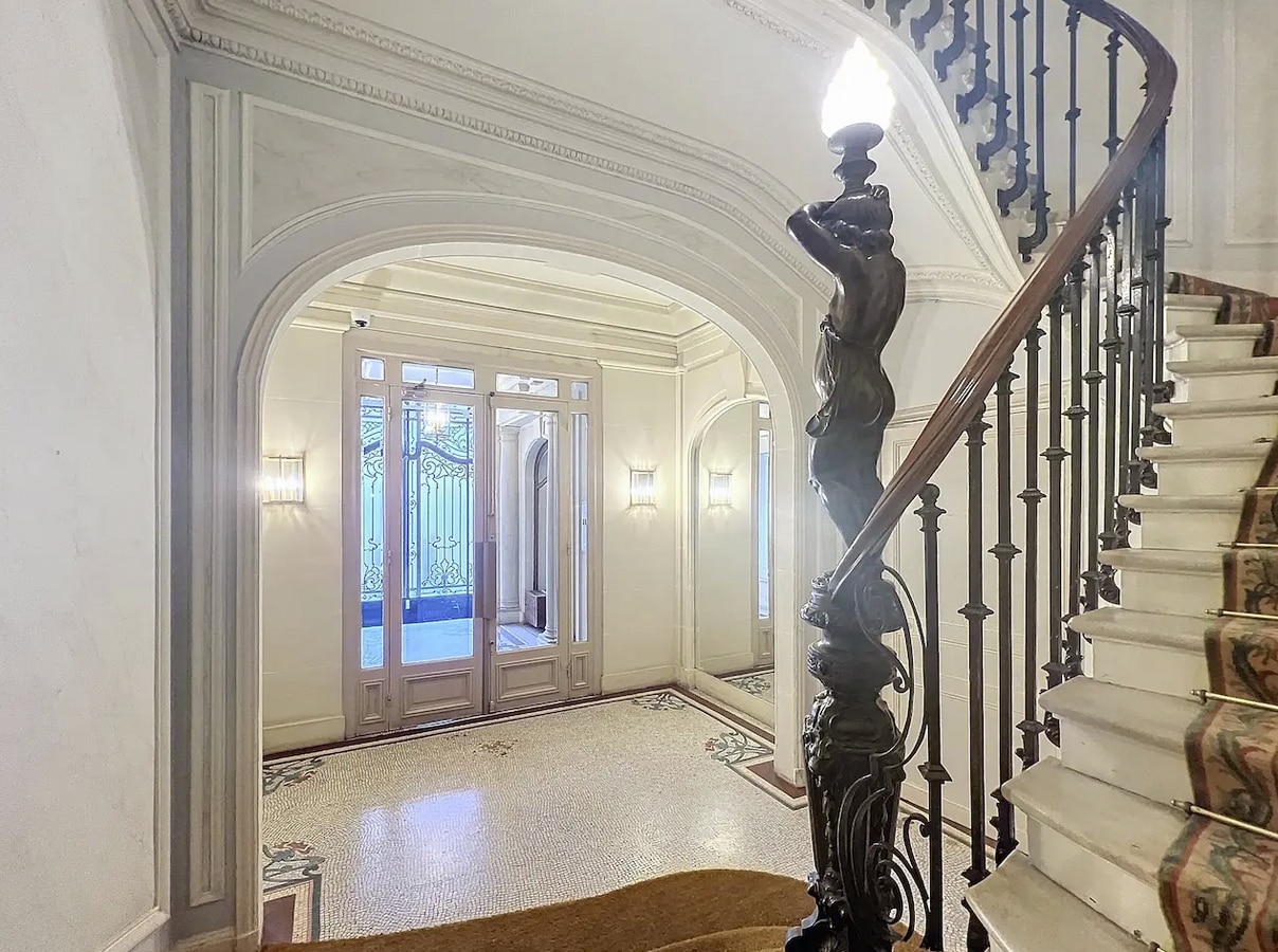 2 Boulevard De Reuilly, Paris, PAR 75012 -  -  - Hall d’entrée - Image 1 of 7