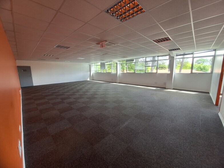 Bureau dans Gradignan à louer - Photo de l’immeuble – Image 2 sur 9