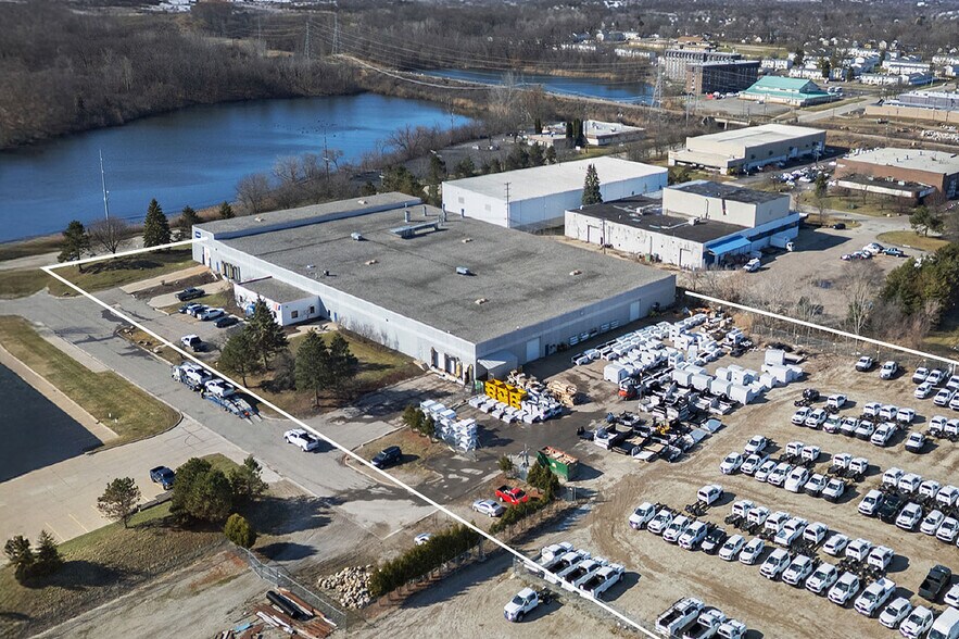 55 E Silverdome Industrial Park, Pontiac, MI à vendre - Photo de l’immeuble – Image 3 sur 15