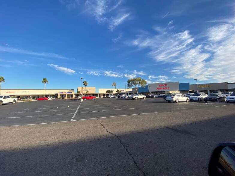 4105 N 51st Ave, Phoenix, AZ à louer - Photo de l’immeuble – Image 2 sur 13