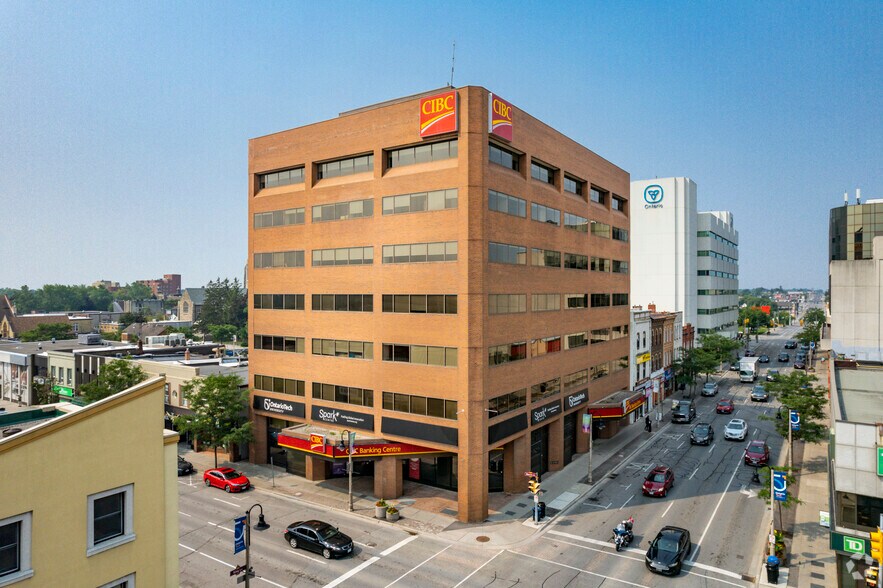 2 Simcoe St, Oshawa, ON à louer - Photo principale – Image 1 sur 6