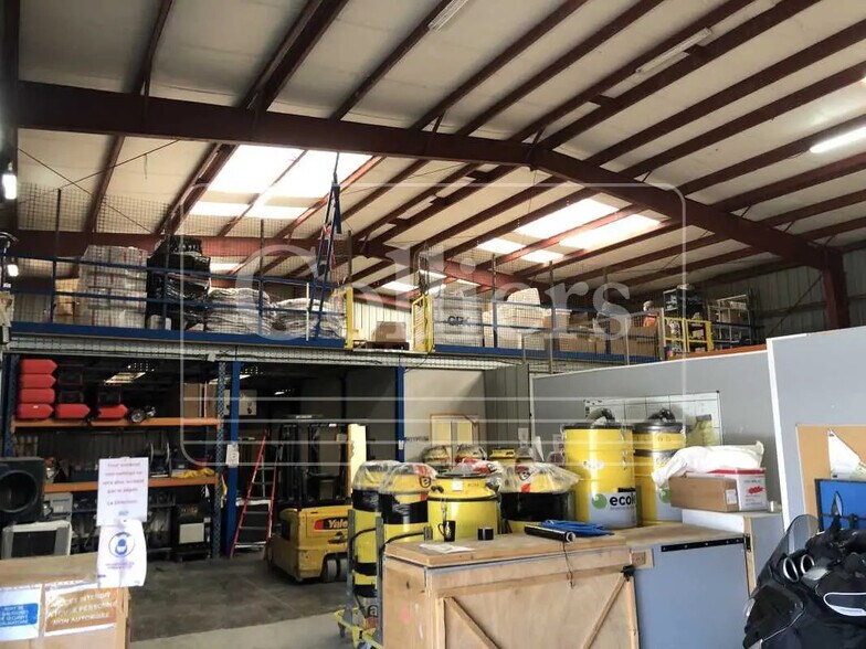 Local d’activités dans Aubagne à louer - Photo intérieure – Image 1 sur 4