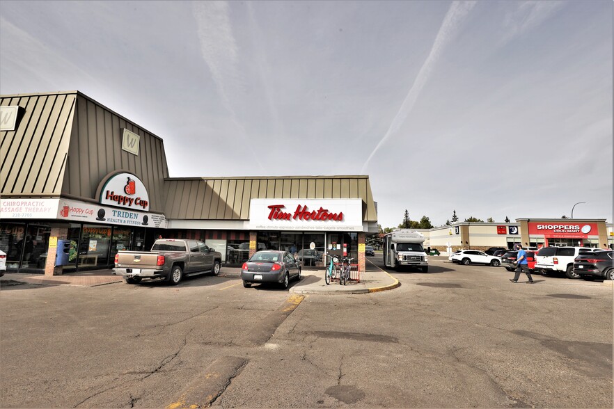 2525 Woodview Dr SW, Calgary, AB à louer - Photo de l’immeuble – Image 2 sur 3