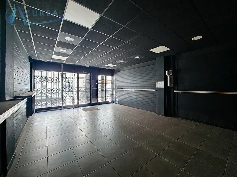 Local commercial dans Cagnes-sur-Mer à louer - Photo de l’immeuble – Image 3 sur 4