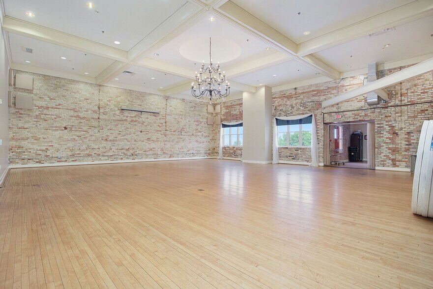 356 W Western Ave, Muskegon, MI à vendre - Photo intérieure – Image 3 sur 33