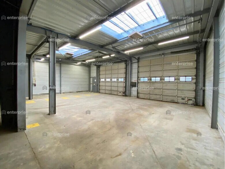 Local d’activités dans Creil à louer - Photo intérieure – Image 2 sur 5