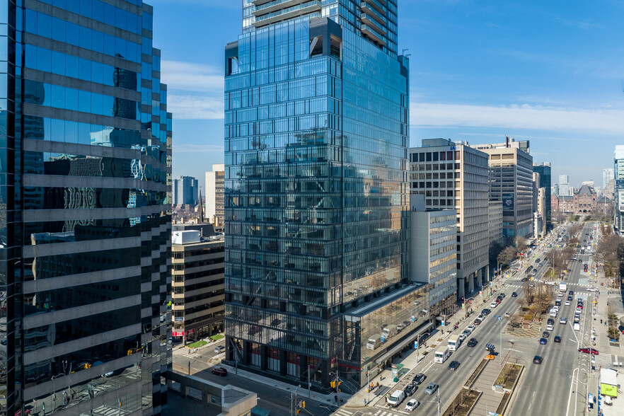 480 University Ave, Toronto ON - immobilier d'entreprise