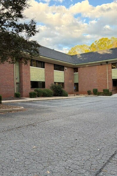 2215 Landover Pl, Lynchburg, VA à vendre - Photo de l’immeuble – Image 2 sur 5