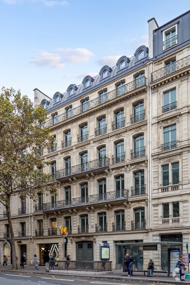108 Boulevard Haussmann, Paris à louer - Photo de l’immeuble – Image 2 sur 5