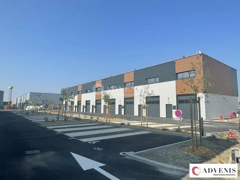 Local d’activités dans Gradignan à louer - Photo de l’immeuble – Image 1 sur 11