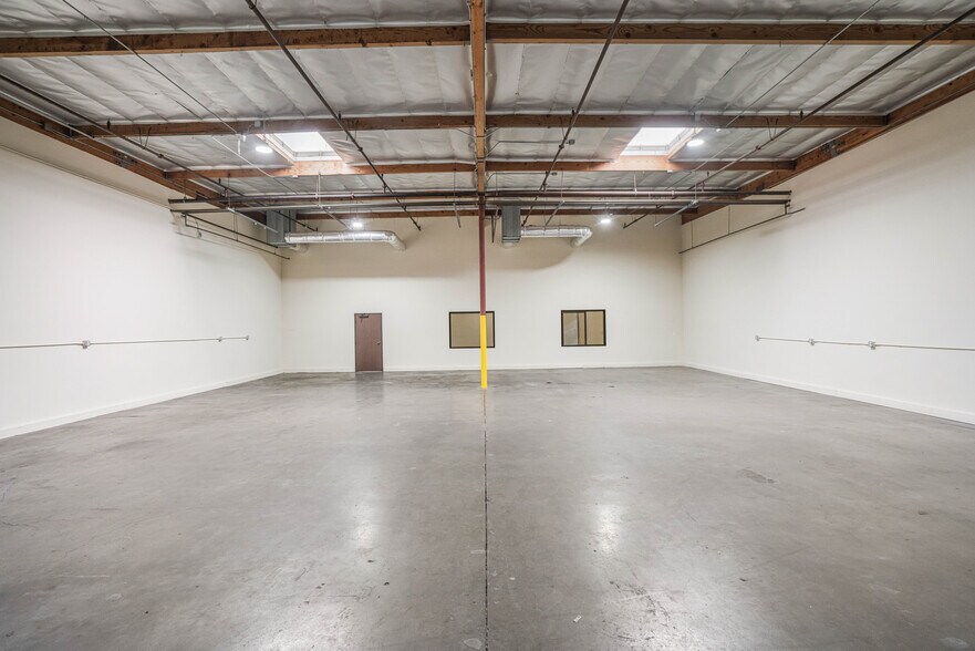 1891 Goodyear Ave, Ventura, CA à louer - Photo intérieure – Image 2 sur 33
