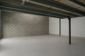 Plus de détails pour Local d'activités à louer