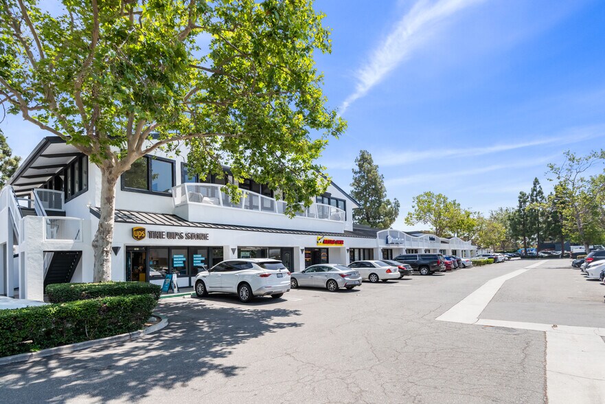 270 Bristol St, Costa Mesa, CA à louer - Photo de l’immeuble – Image 1 sur 4