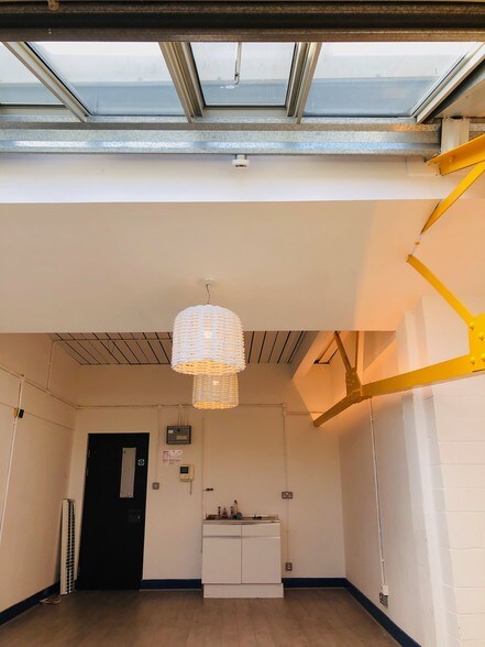 5 Conlan St, Londres à louer - Photo de l’immeuble – Image 3 sur 50