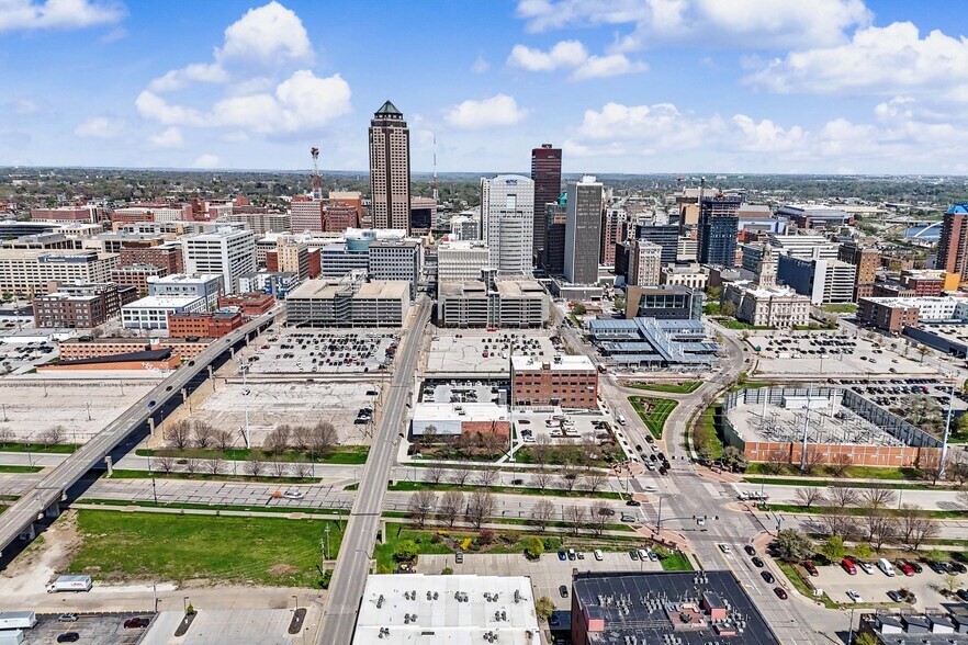 113 SW 8th St, Des Moines, IA à vendre - Photo principale – Image 1 sur 17