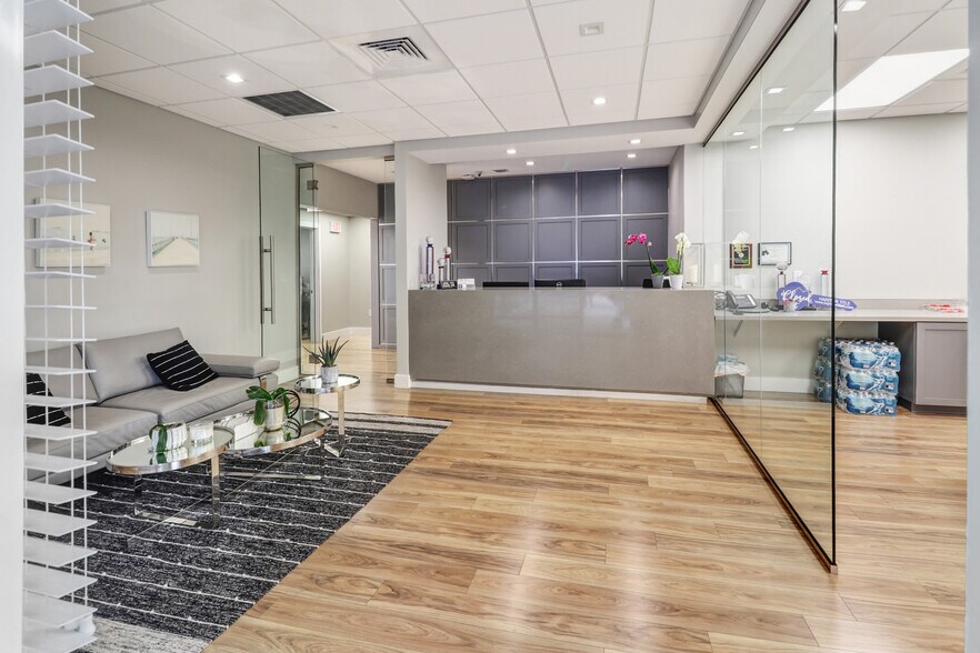 Poinciana Park - Office Portfolio portefeuille de 2 biens à vendre sur LoopNet.fr - Photo de l’immeuble – Image 3 sur 27