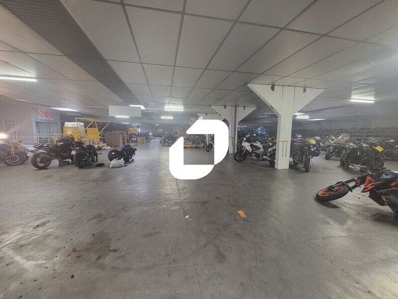 Local d’activités dans Brétigny-sur-Orge à louer - Photo de l’immeuble – Image 3 sur 14