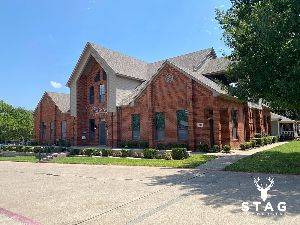525 S Carroll Blvd, Denton, TX à louer Photo de l’immeuble– Image 1 sur 8