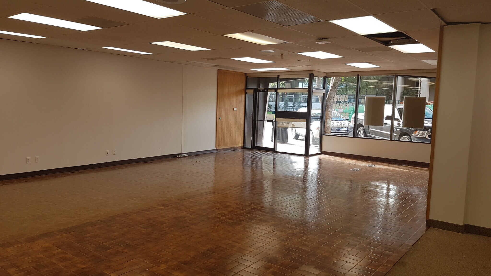 4814 50 St, Red Deer, AB à louer Photo intérieure– Image 1 sur 6