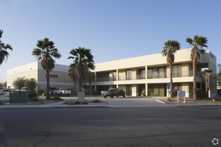 77810 Las Montanas Rd, Palm Desert, CA à louer - Photo de l’immeuble – Image 3 sur 4