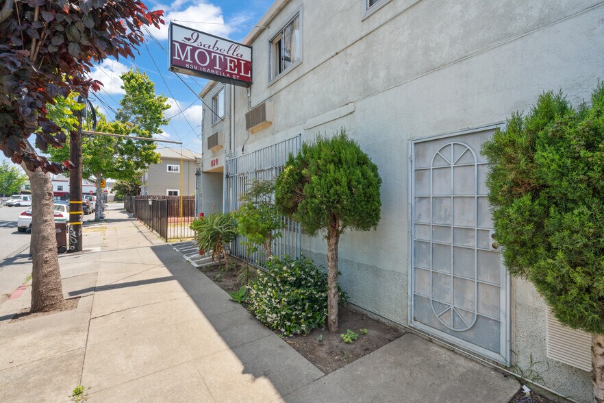 839 Isabella St, Oakland, CA à vendre - Photo de l’immeuble – Image 3 sur 46