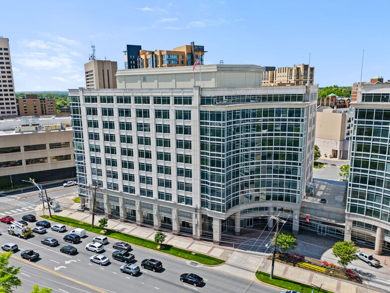 121 Rockville Pike, Rockville, MD à louer - Photo de l’immeuble – Image 1 sur 25